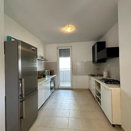 Sunny Holidays - 2 Bedrooms * Makarska